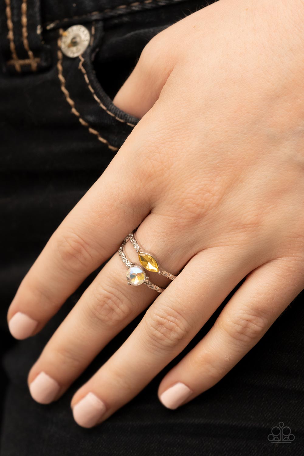 Paparazzi Embraceable Elegance - Yellow