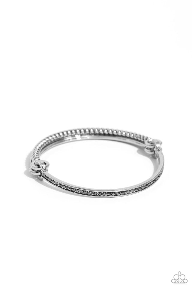 Paparazzi Thrilling Texture - Silver