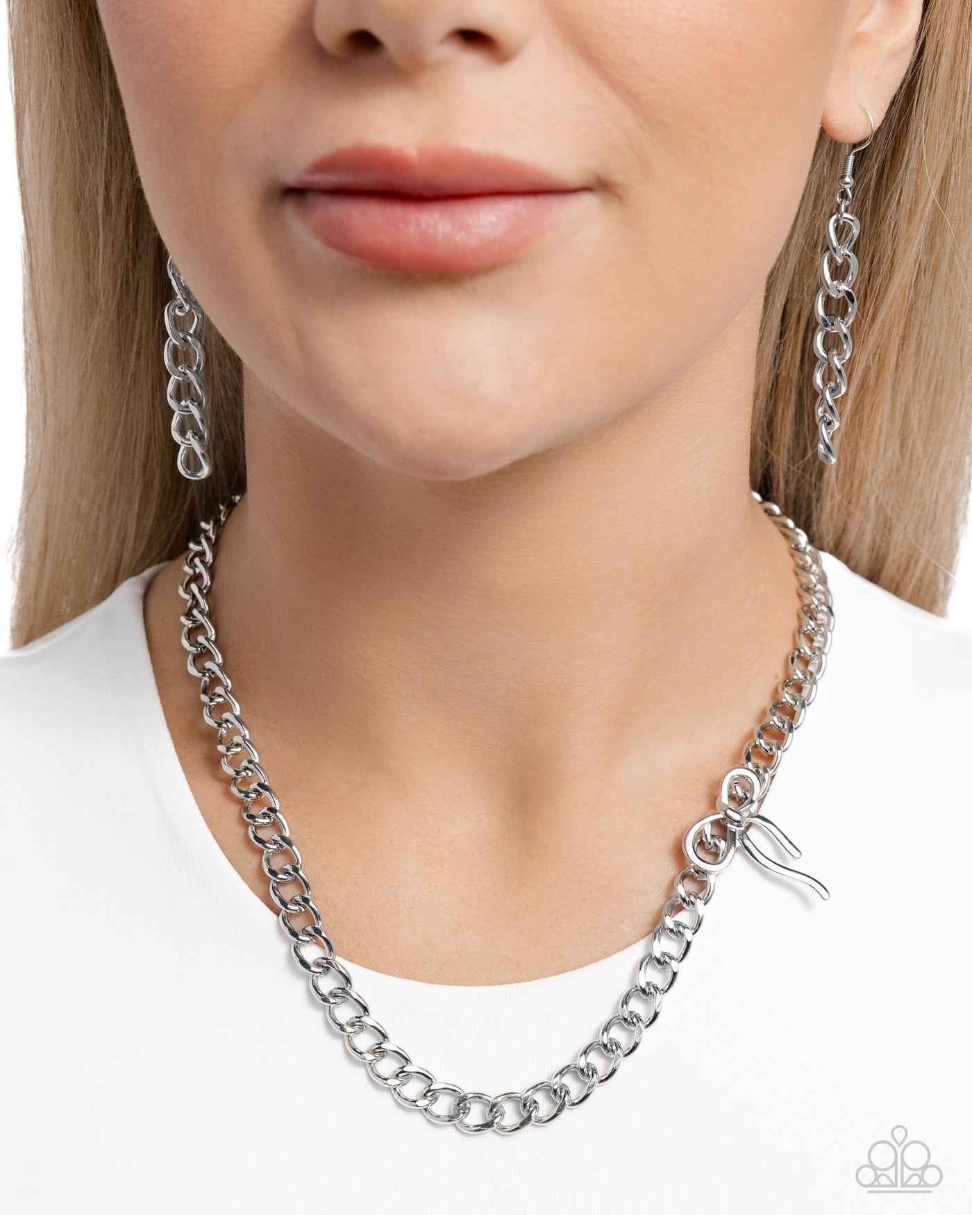 Paparazzi Leading Loops - Silver