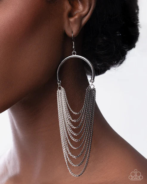 Convention 2025 Paparazzi ♥ Focused Fringe - Black ♥ Earrings