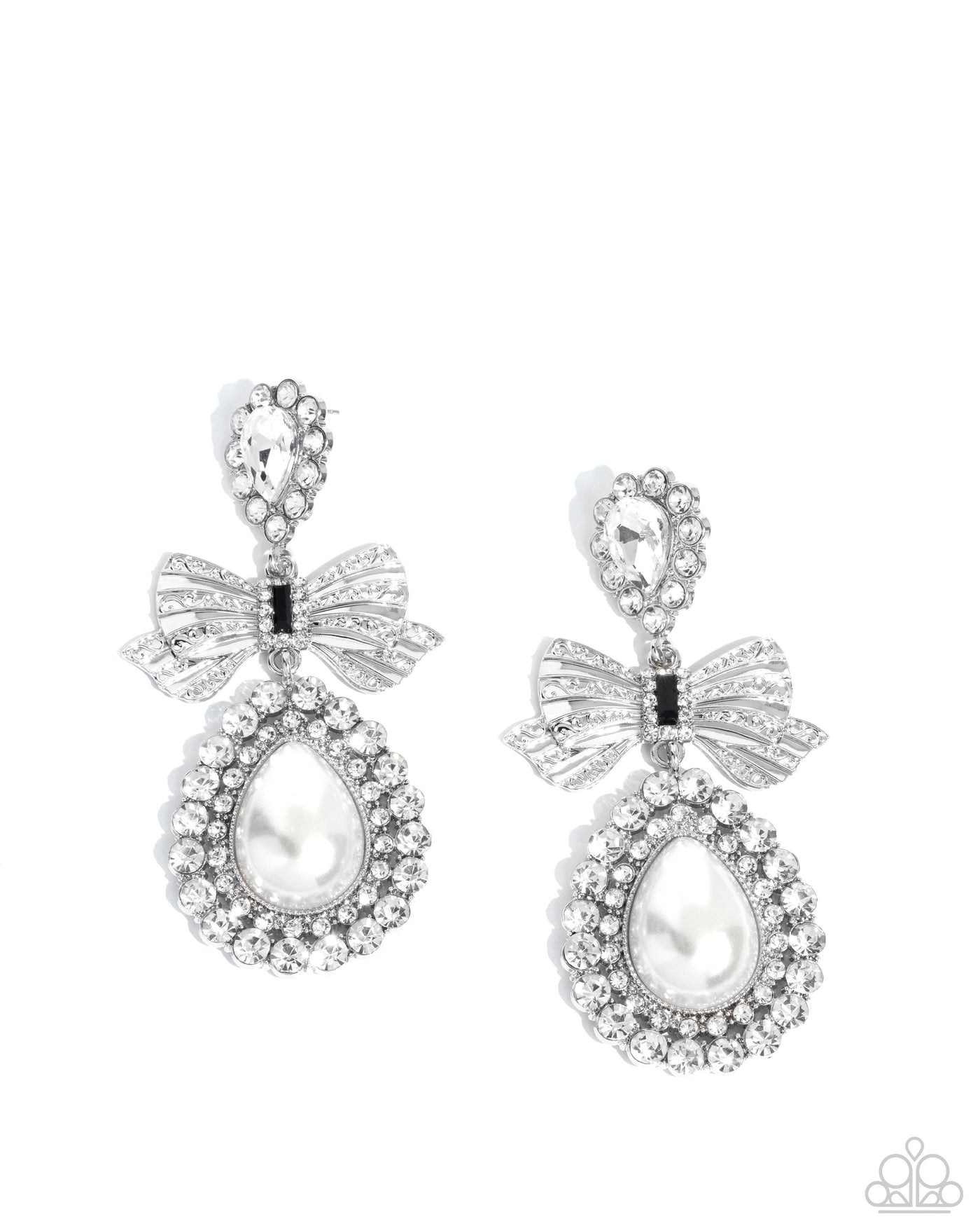 Paparazzi Alluring Aesthetic - White
