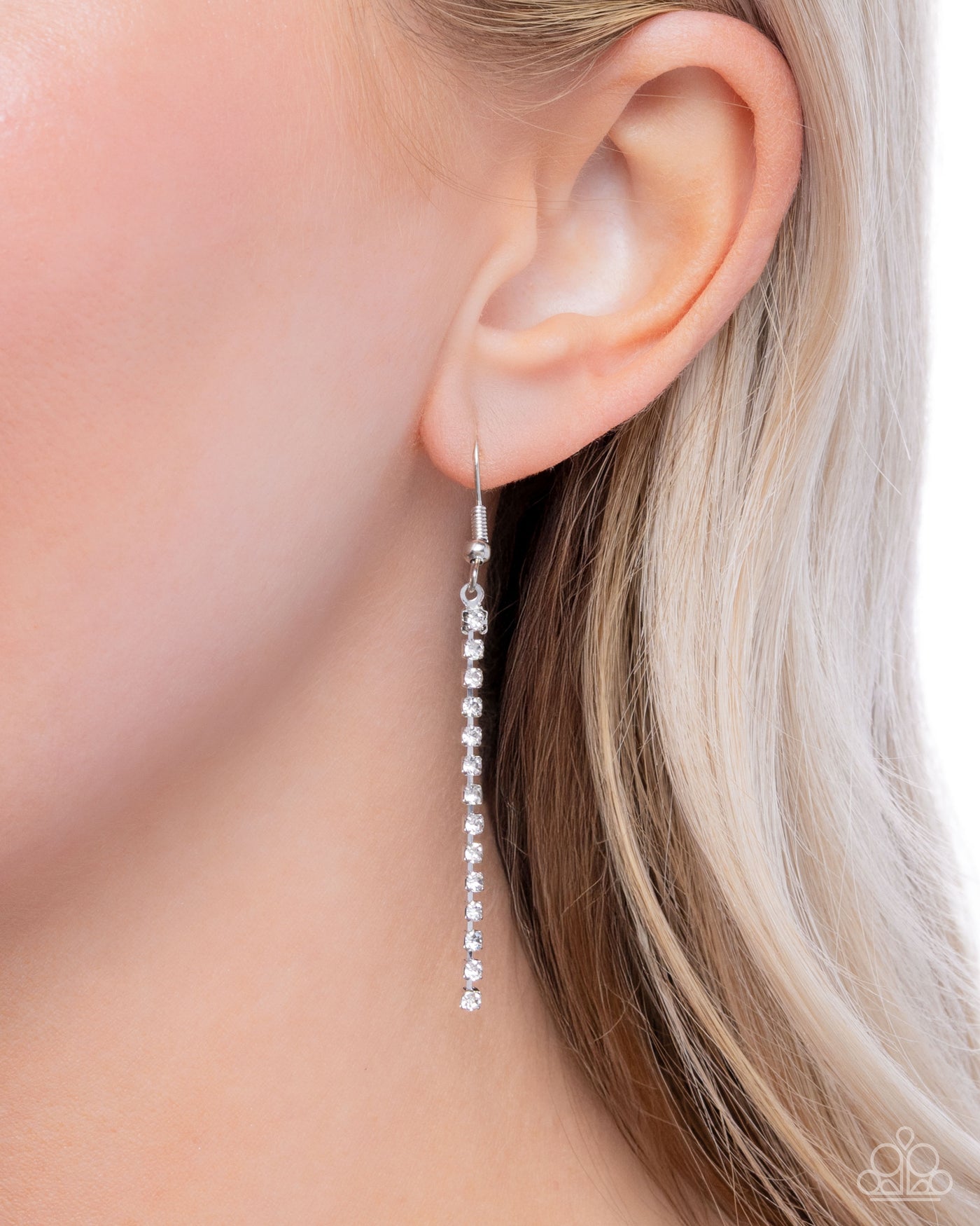 Paparazzi Chic Cohort - White