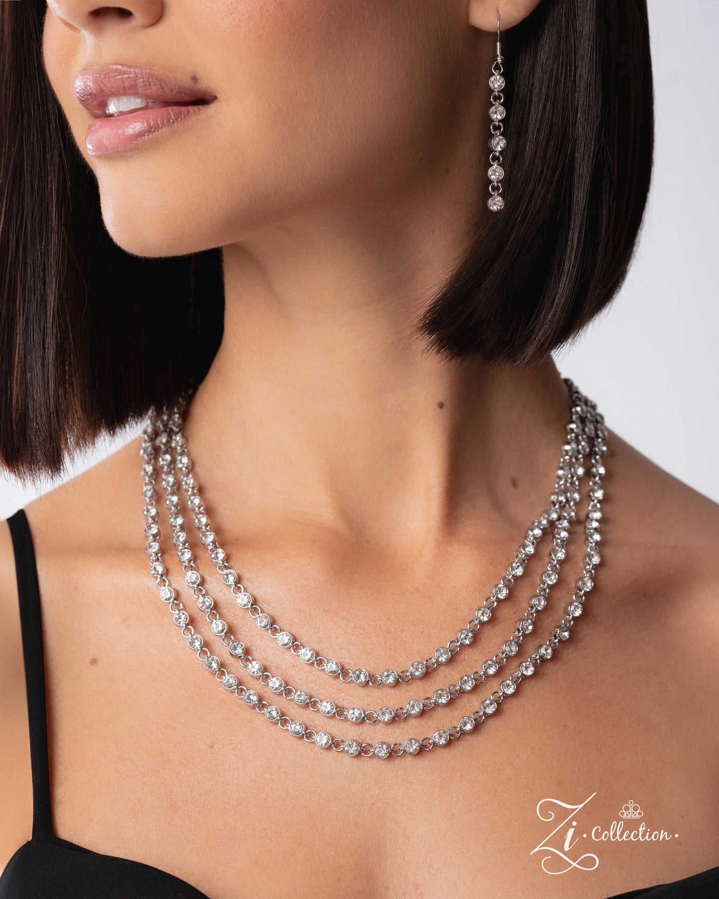 2025 Paparazzi Zi Collection Demure - White
