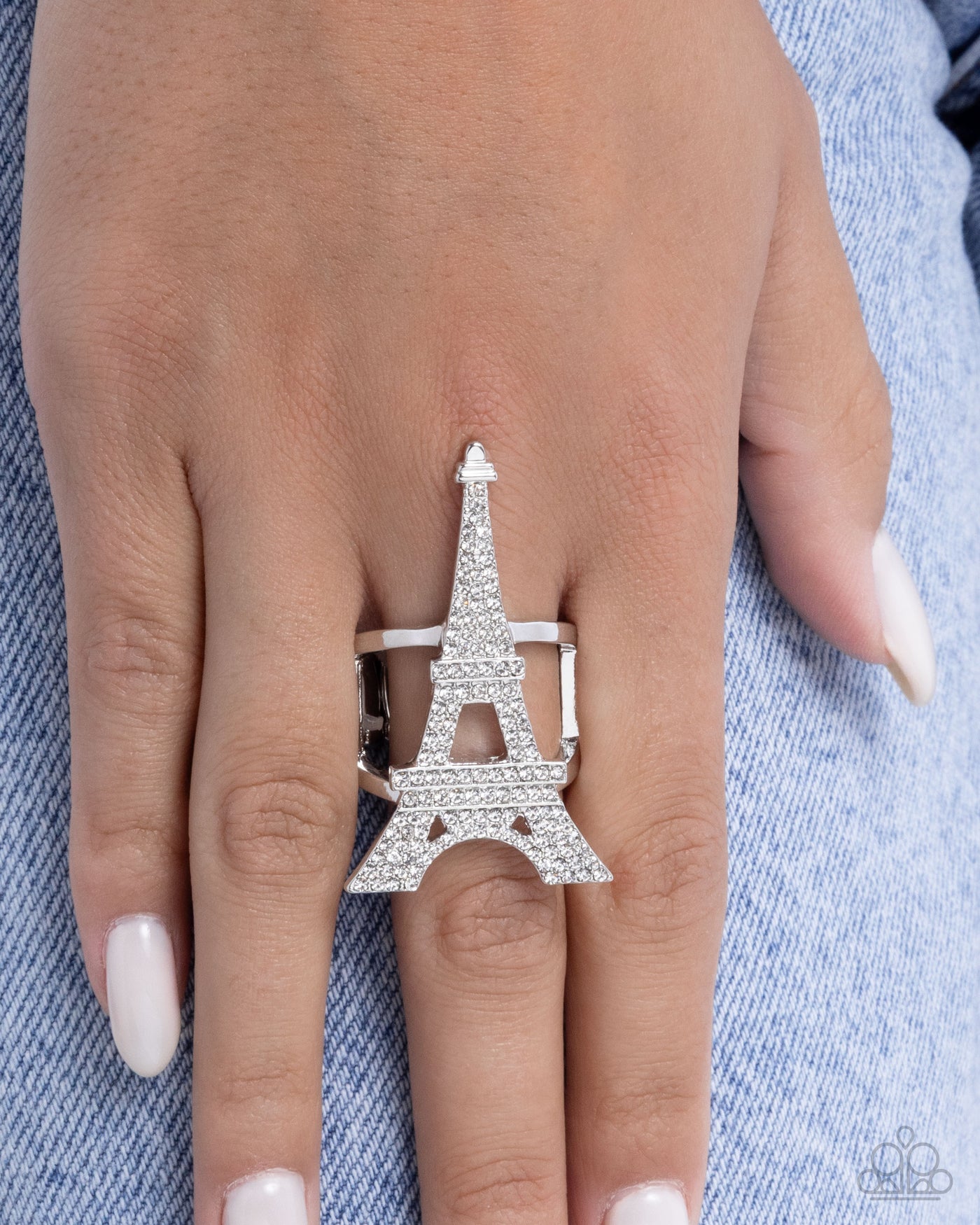 Paparazzi Eiffel Tower Ease - White