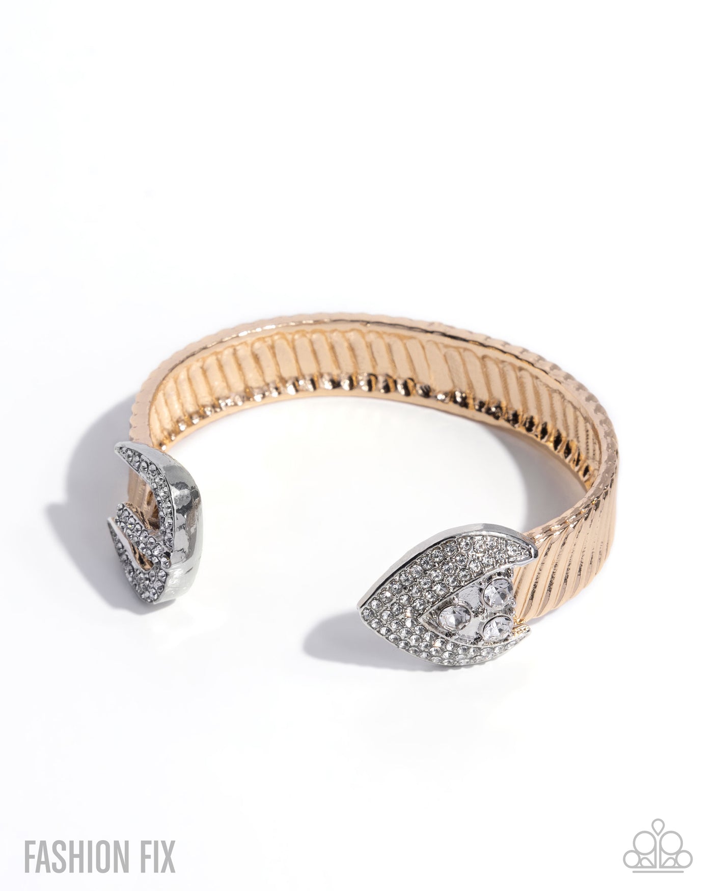 Paparazzi Fashion Forward Feature - Gold
