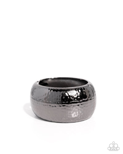 Paparazzi Hammered Hassle - Black