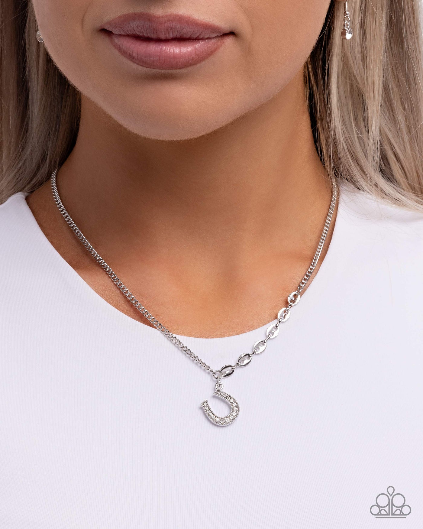 Paparazzi Horseshoe Headline - White