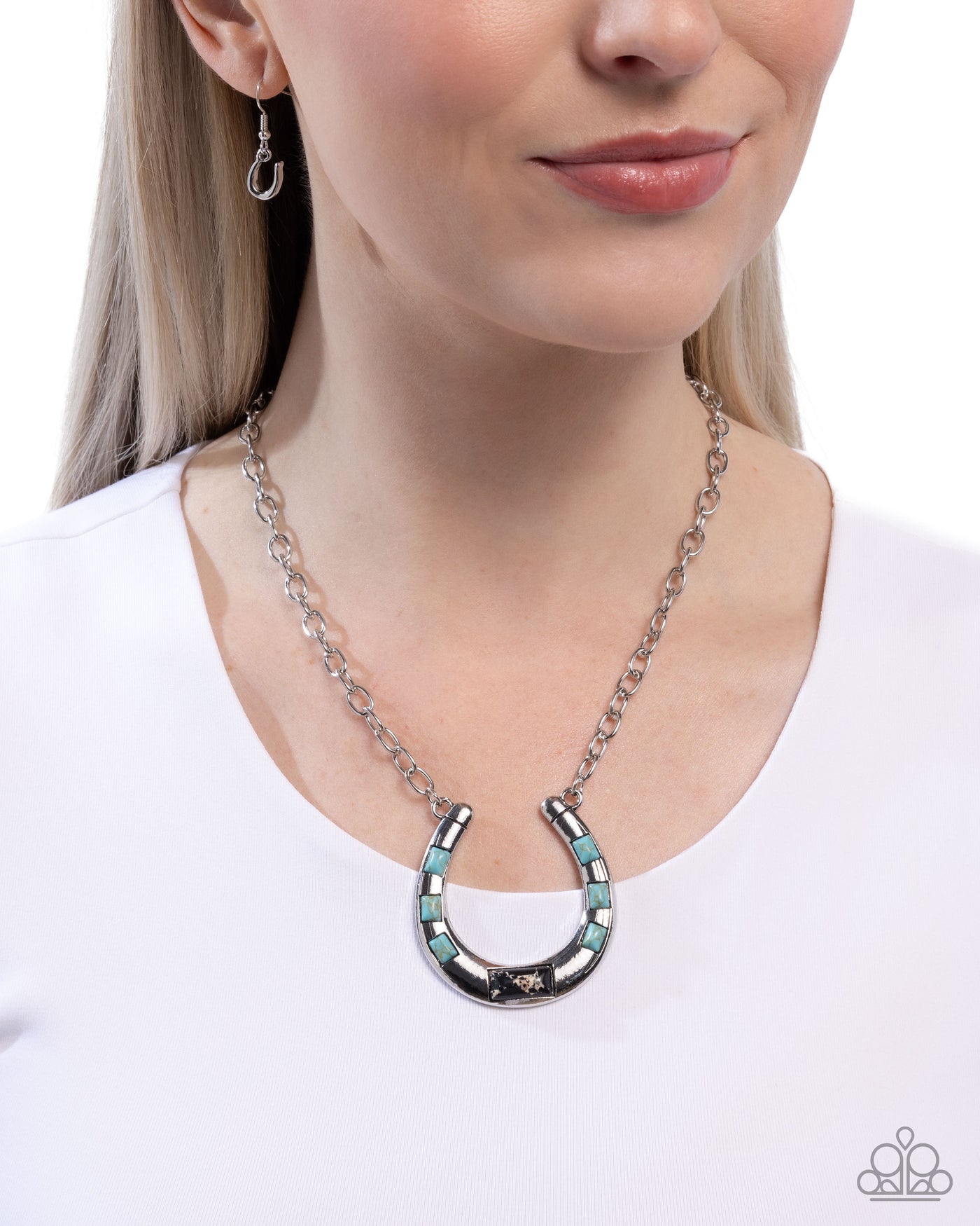 COMING SOON Paparazzi Horseshoe Homage - Black