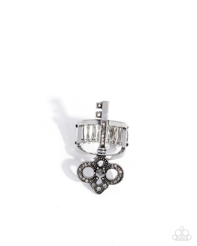Paparazzi Knockout Key - Silver