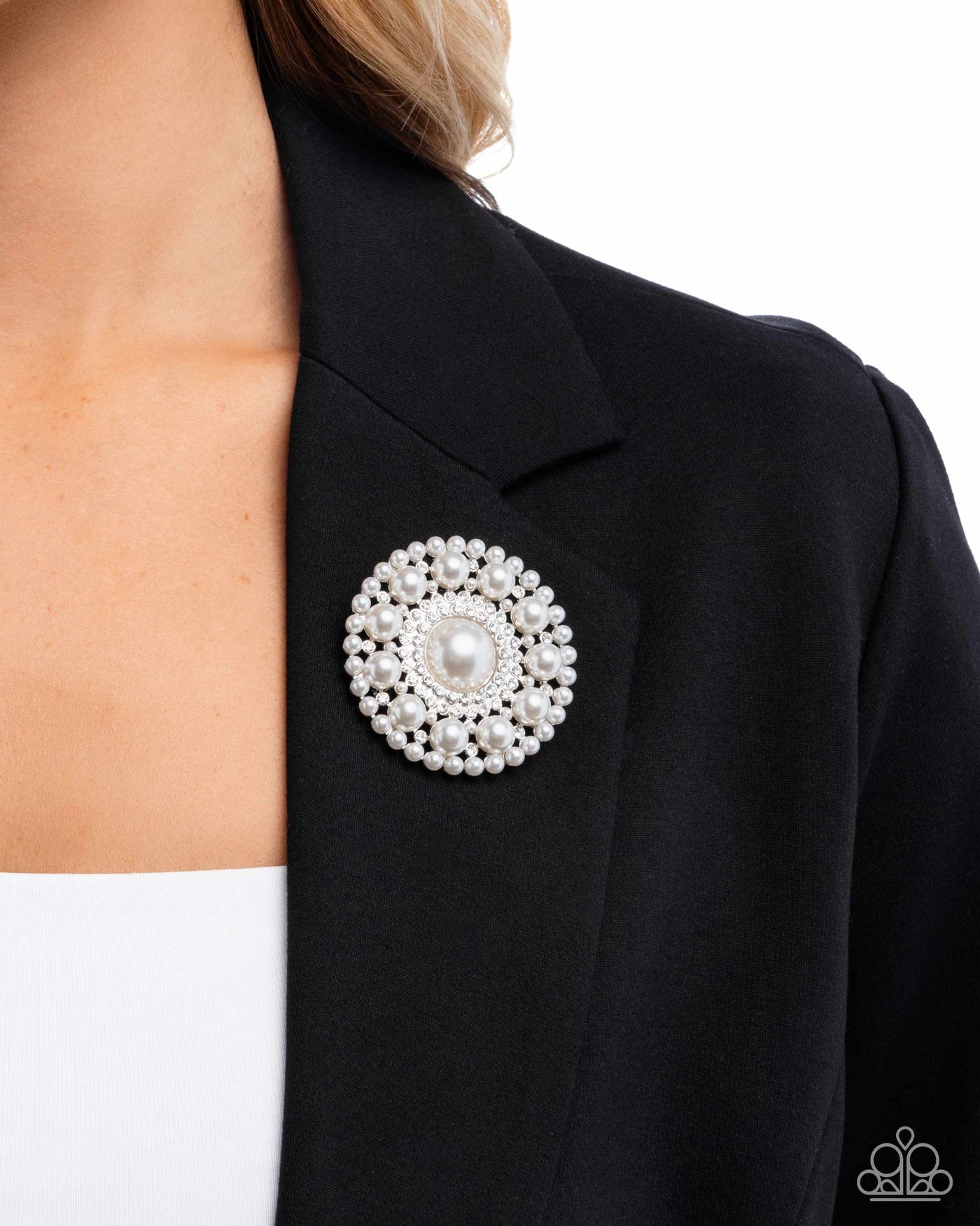 Paparazzi Posh Paladin - White