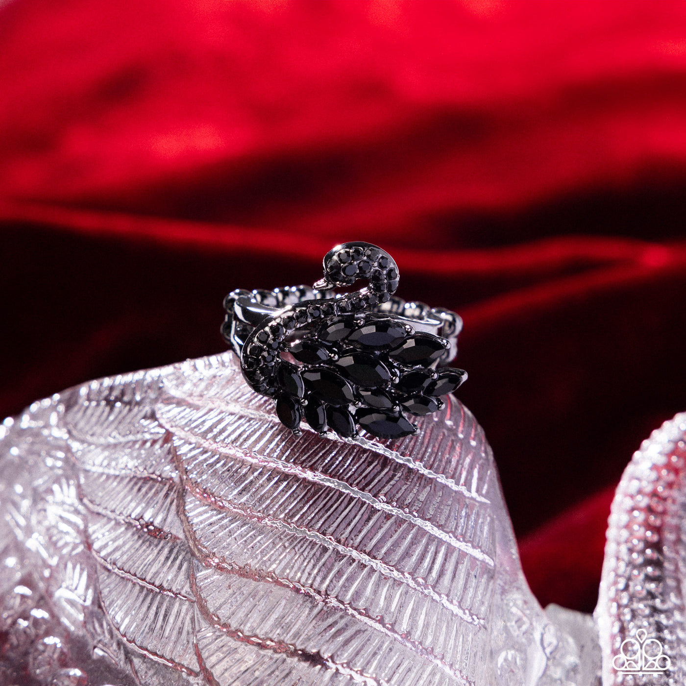 Paparazzi Sensational Swan