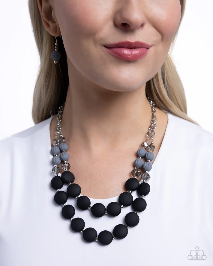 Paparazzi Whimsically Wealthy - Black