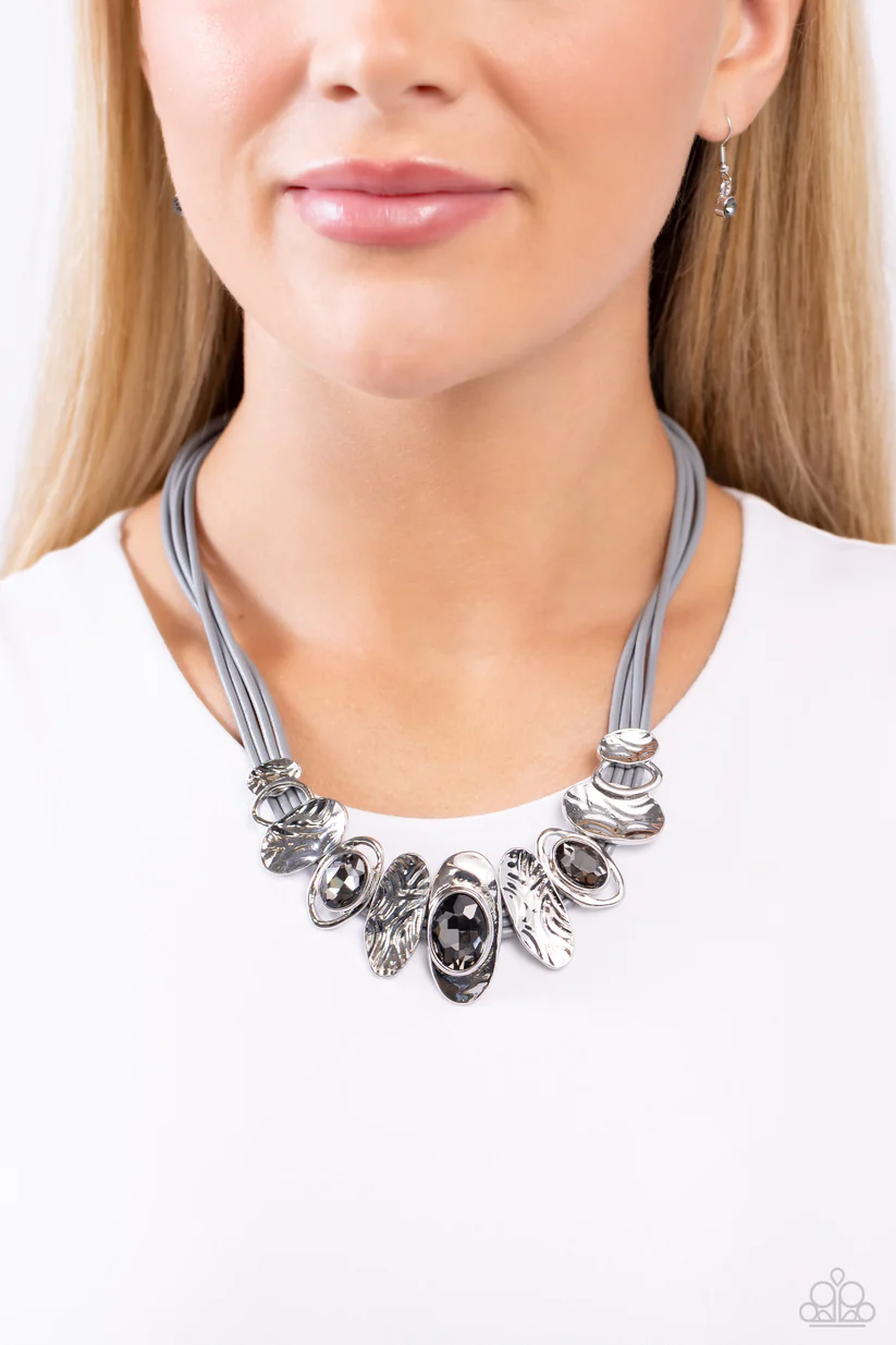Paparazzi Sliding Splendor - Silver