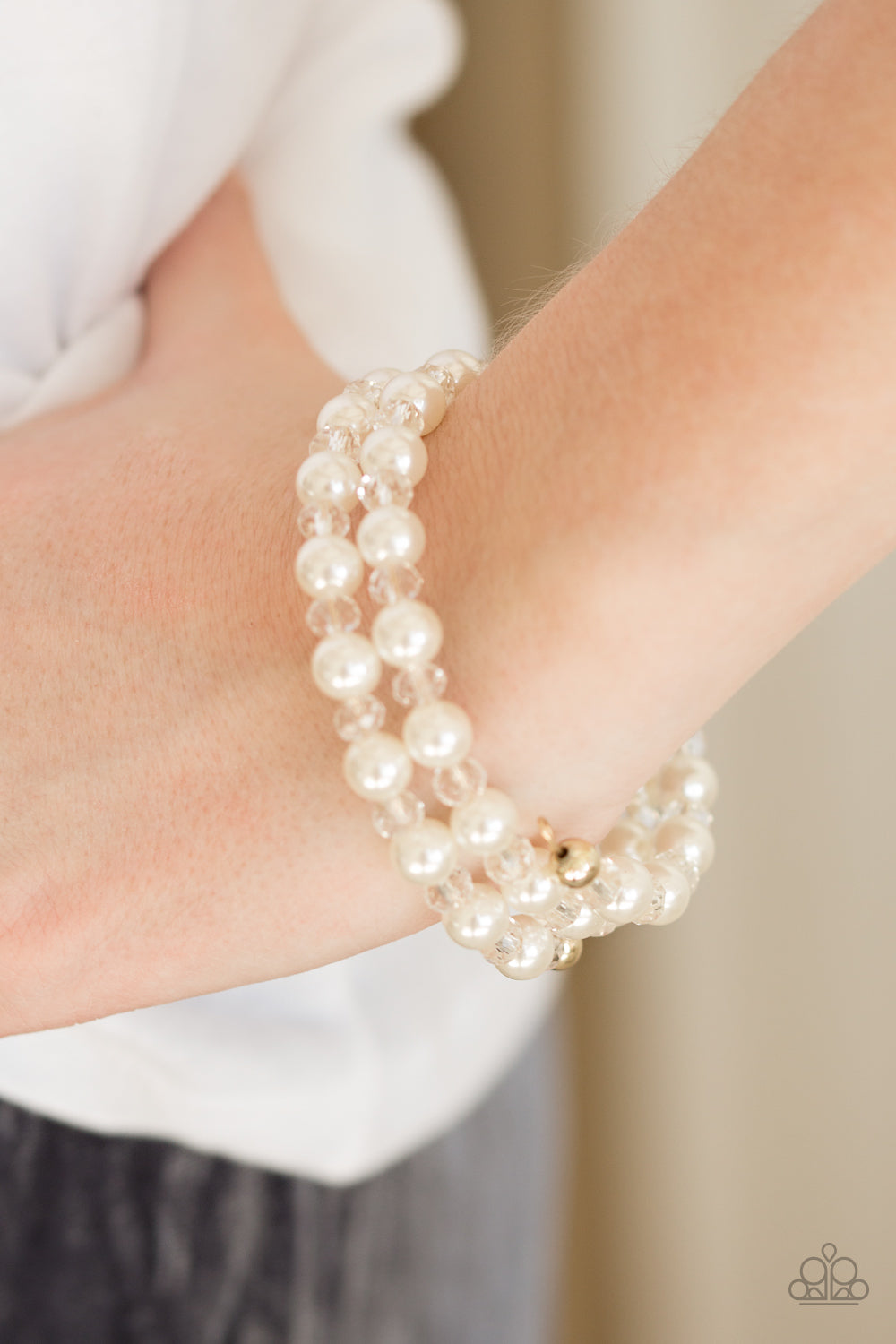 Paparazzi Modestly Modest - White