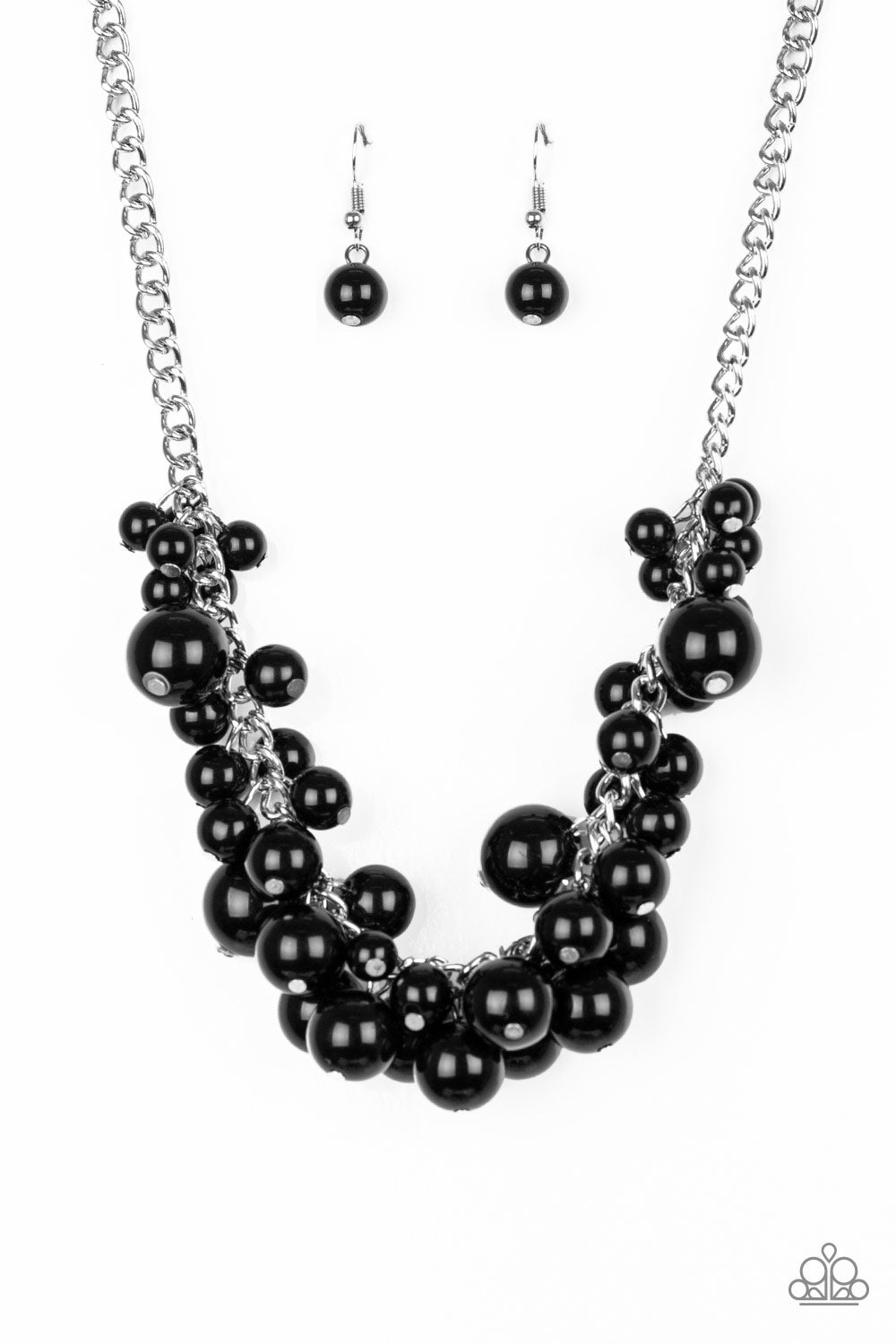 Paparazzi Glam Queen - Studio Bling by Glam With Mack