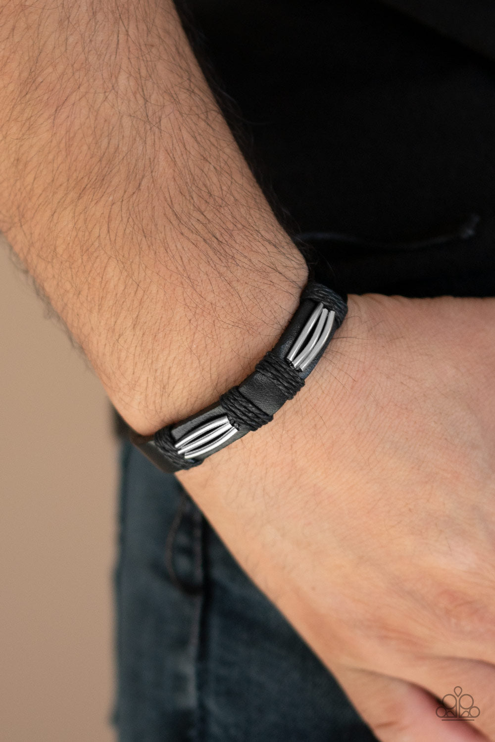 Paparazzi Industrial Interstate - Black