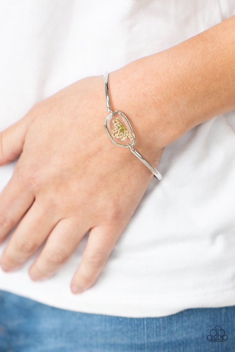 Paparazzi Prairie Paradise Flower Encased In Glass - Bracelet