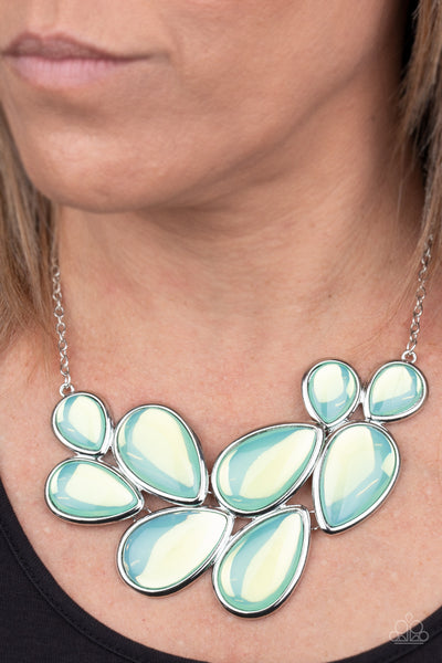Paparazzi Iridescently Irresistible