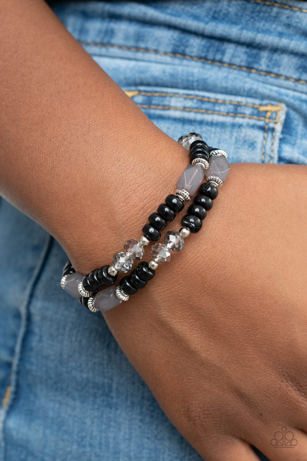 Paparazzi Delightfully Dainty - Black