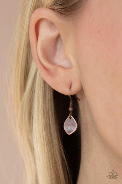 Paparazzi Necklace ~ Dainty DISCovery