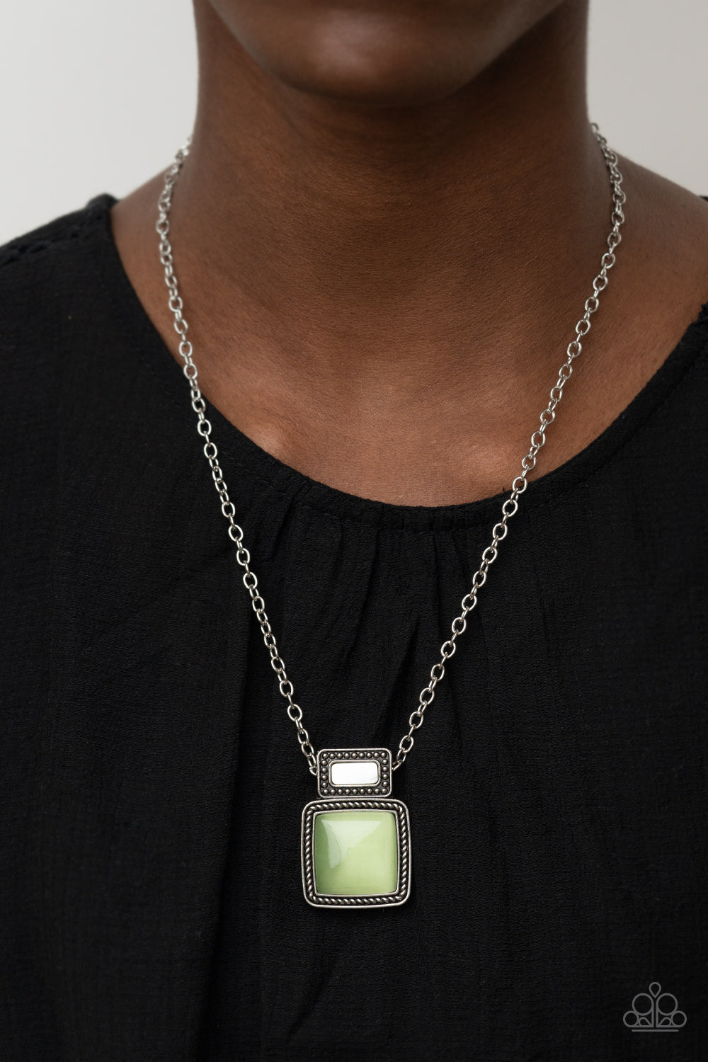 Paparazzi Ethereally Elemental - Green