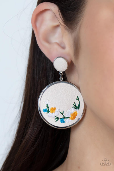 Paparazzi Embroidered Gardens
