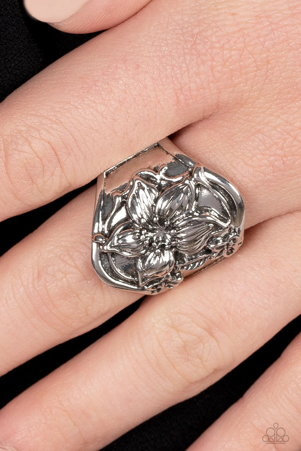 Paparazzi ♥ Hibiscus Harbor - Silver ♥ Ring
