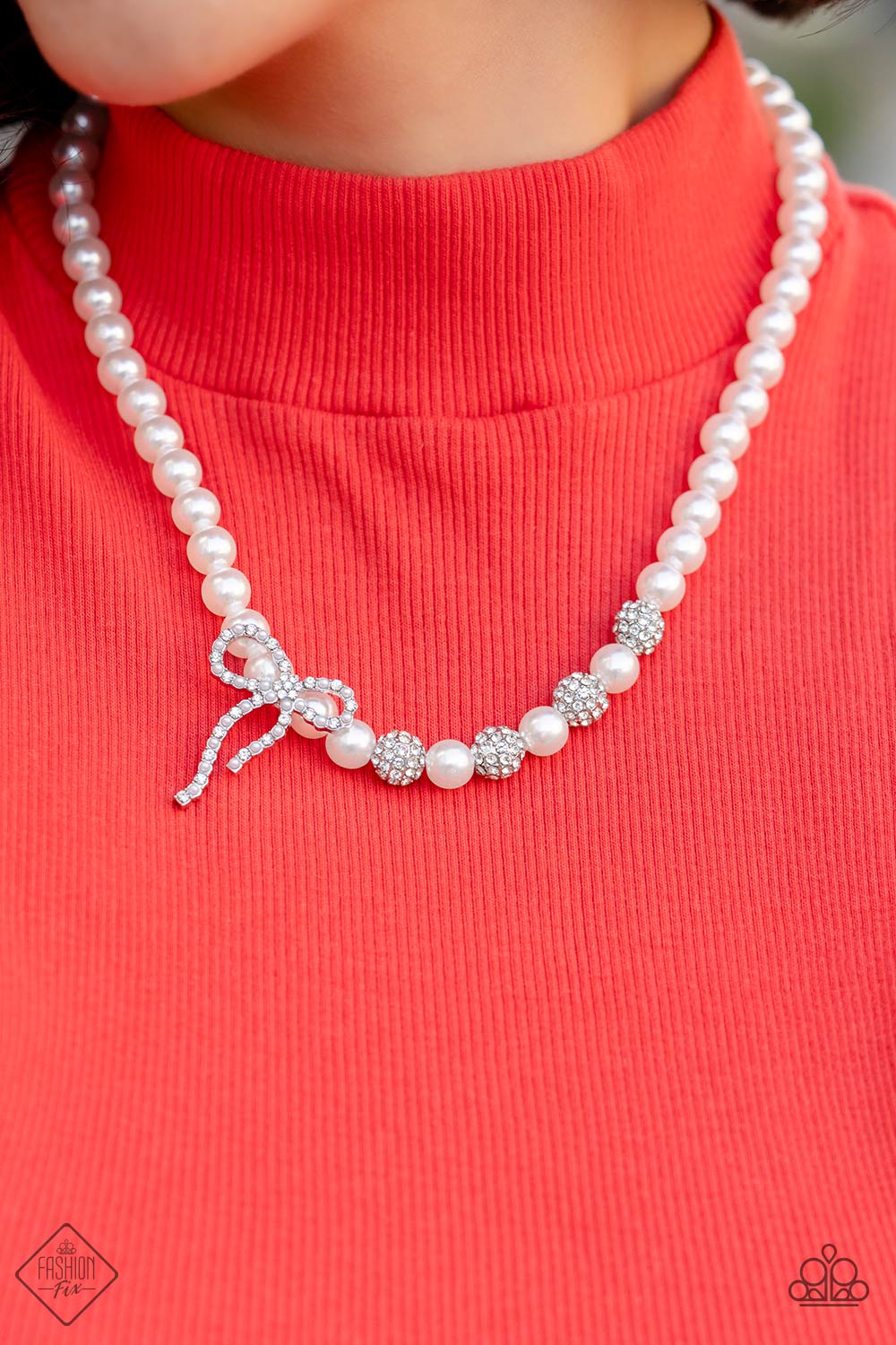 Paparazzi Classy Cadenza - White