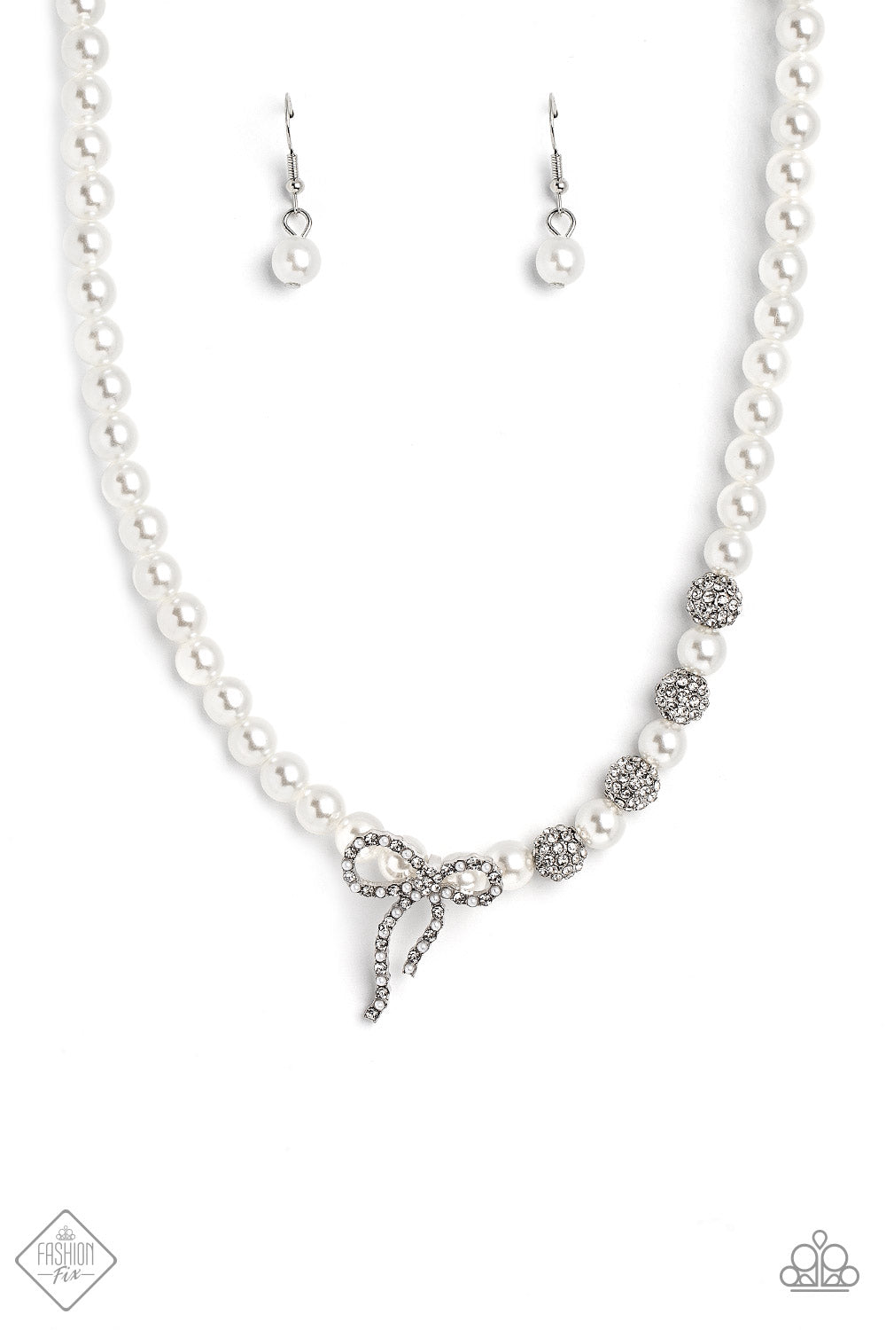 Paparazzi Classy Cadenza - White