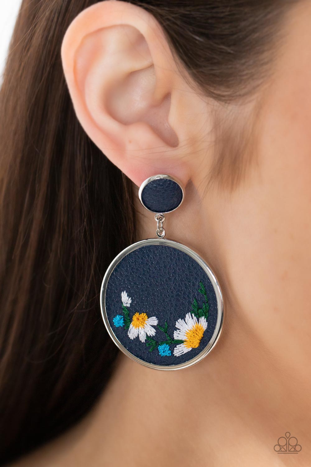 Paparazzi Embroidered Gardens