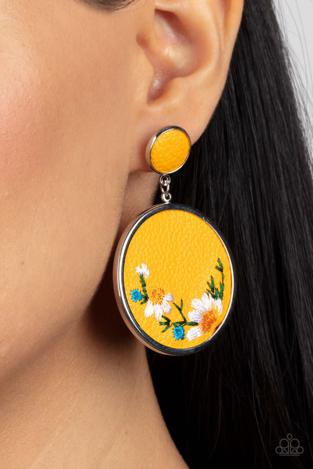 Paparazzi Embroidered Gardens