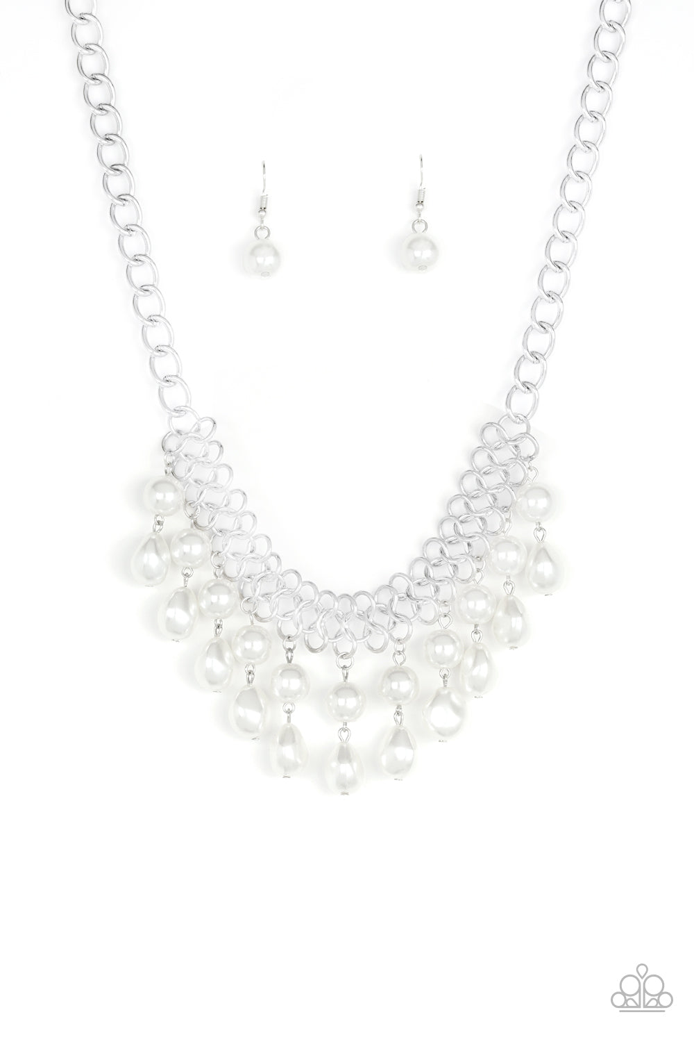 Paparazzi 5th Avenue Fleek - White